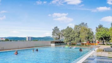 Kolam renang outdoor