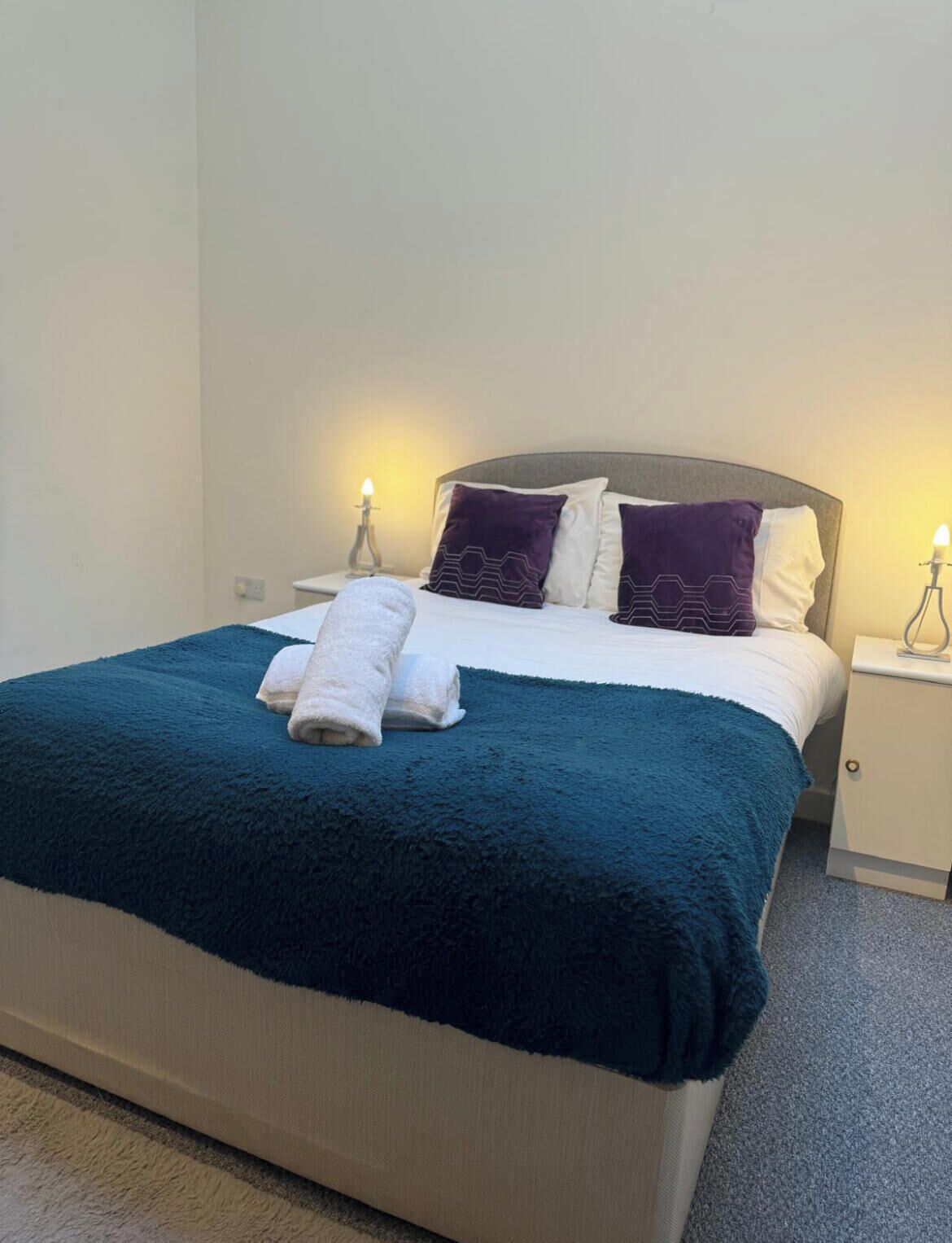 Deluxe appartement, uitzicht op stad | Een kluis op de kamer, geluiddichte muren, een strijkplank/strijkijzer