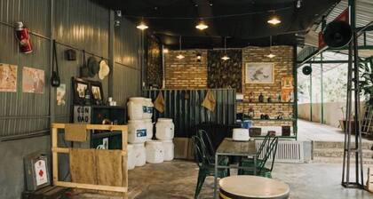 The snail haven pub and stay