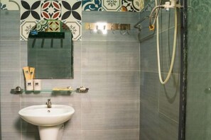 Room - The snail haven pub and stay (Con Dao Island)