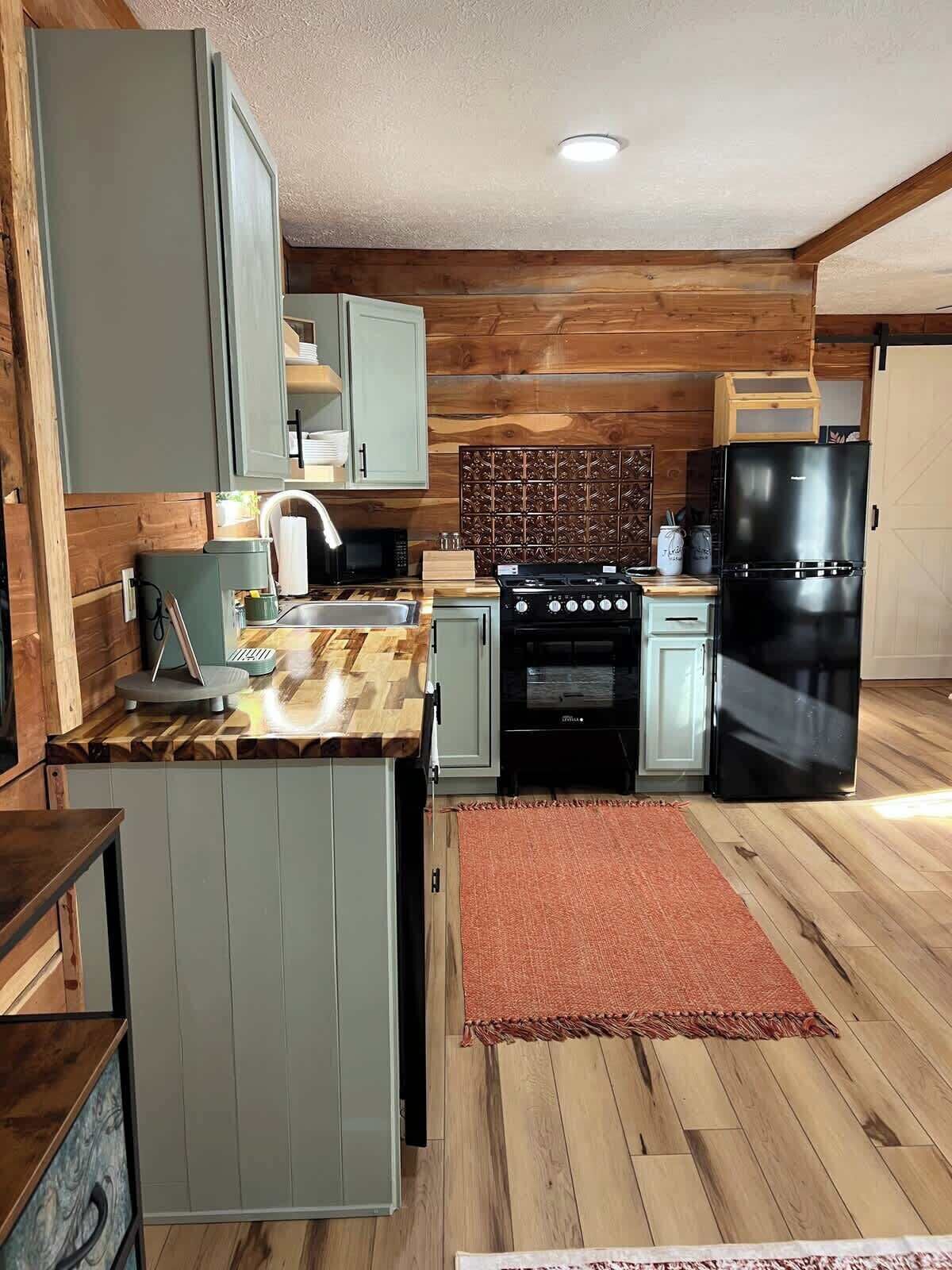 ثلاجة، ميكروويف، فرن، موقد طهي مسطح