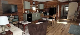 Rest & Go! Cozy Cedar Cottage off of I40 Exit 126