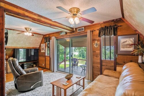 Cozy lake front hide away