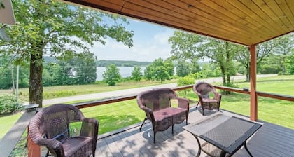 Cozy lake front hide away