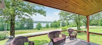 Cozy lake front hide away