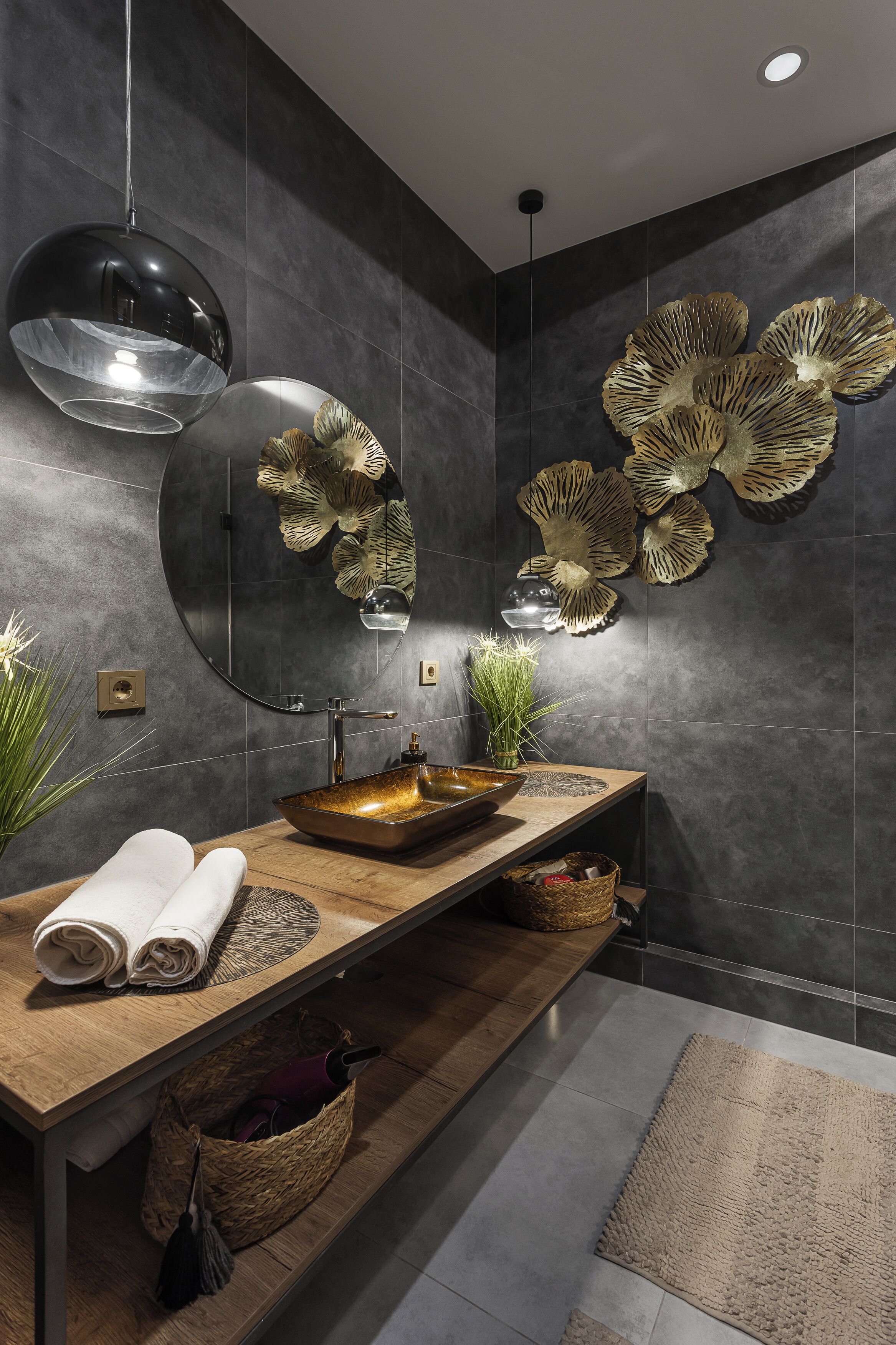 Luxury Apartment, Sea View | In-room safe, blackout curtains, iron/ironing board, free WiFi