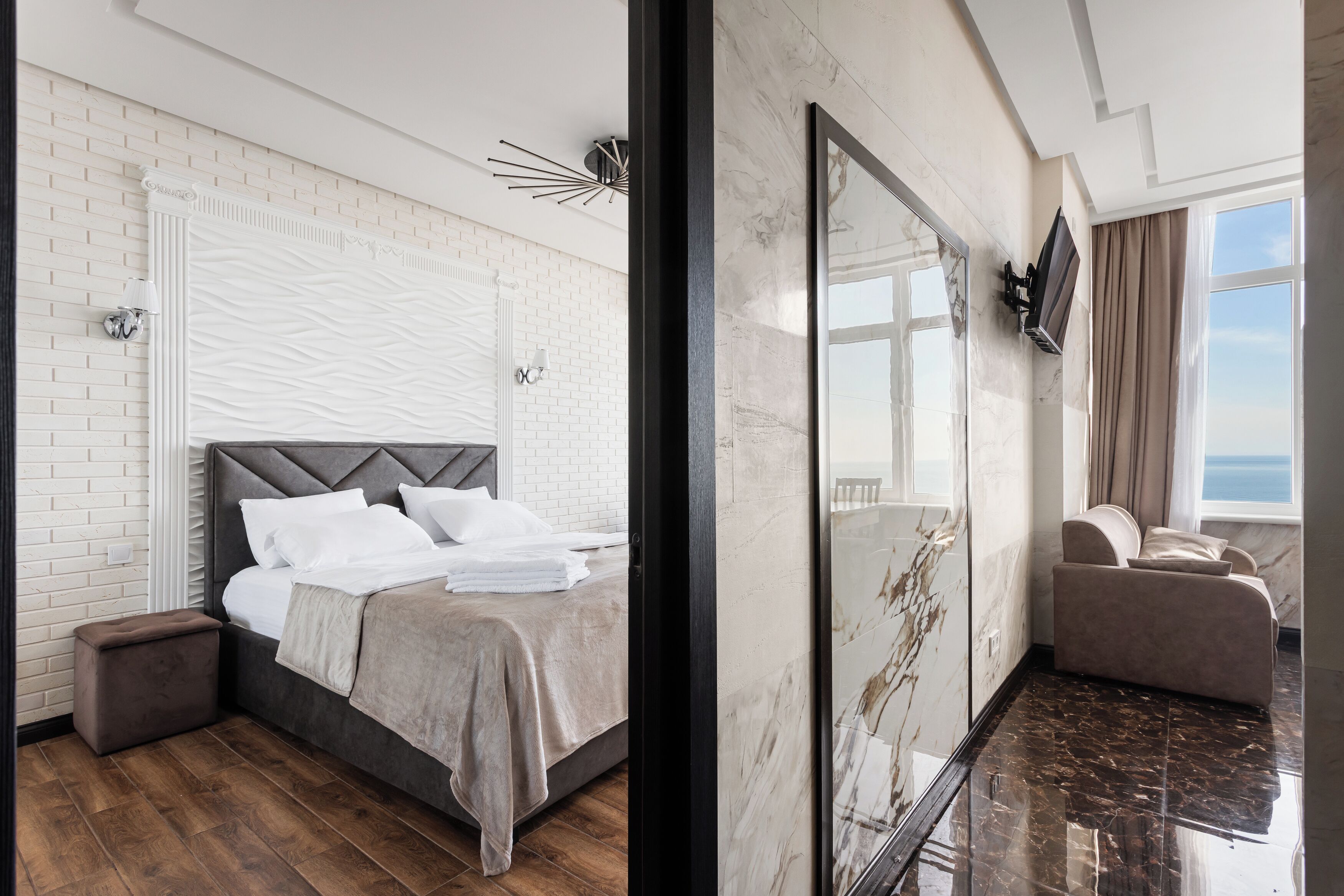 Apartemen Eksklusif, 1 kamar tidur, pemandangan laut | Brankas, tirai kedap cahaya, setrika/meja setrika, dan Wi-Fi gratis