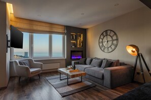 Luxury Apartment, Sea View | In-room safe, blackout drapes, iron/ironing board, free WiFi