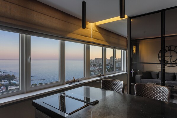 Luxury Apartment, Sea View | In-room safe, blackout drapes, iron/ironing board, free WiFi