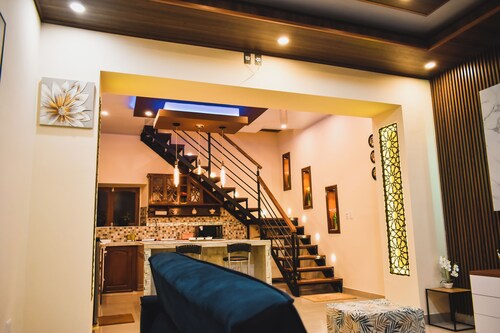 Design and relaxation in Sucre