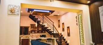 Design and relaxation in Sucre