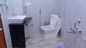 Deluxe Double Room, City View | Bathroom | Shower, free toiletries, towels, soap