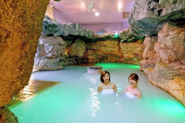 Pool - AkiraHome Tsutenkaku (Osaka)