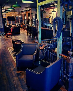 Bar (trong khuôn viên)