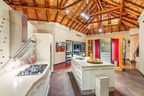 Fridge, microwave, oven, coffee/tea maker