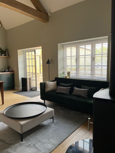 Charming Vineyard Guesthouse - Scenic Views & Wine