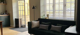 Charming Vineyard Guesthouse - Scenic Views & Wine