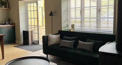 Charming Vineyard Guesthouse - Scenic Views & Wine