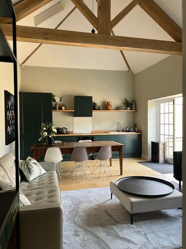 Charming Vineyard Guesthouse - Scenic Views & Wine