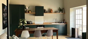 Charming Vineyard Guesthouse - Scenic Views & Wine