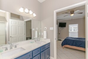 2 soverom, internettilgang og sengetøy