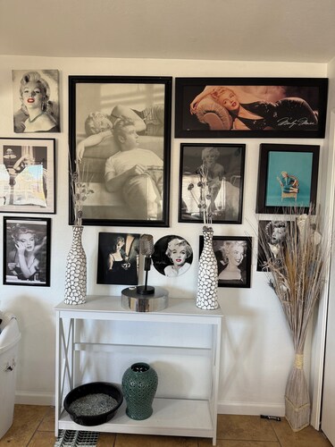 Pleasant 50s style 2/3 bedroom home with modern touch