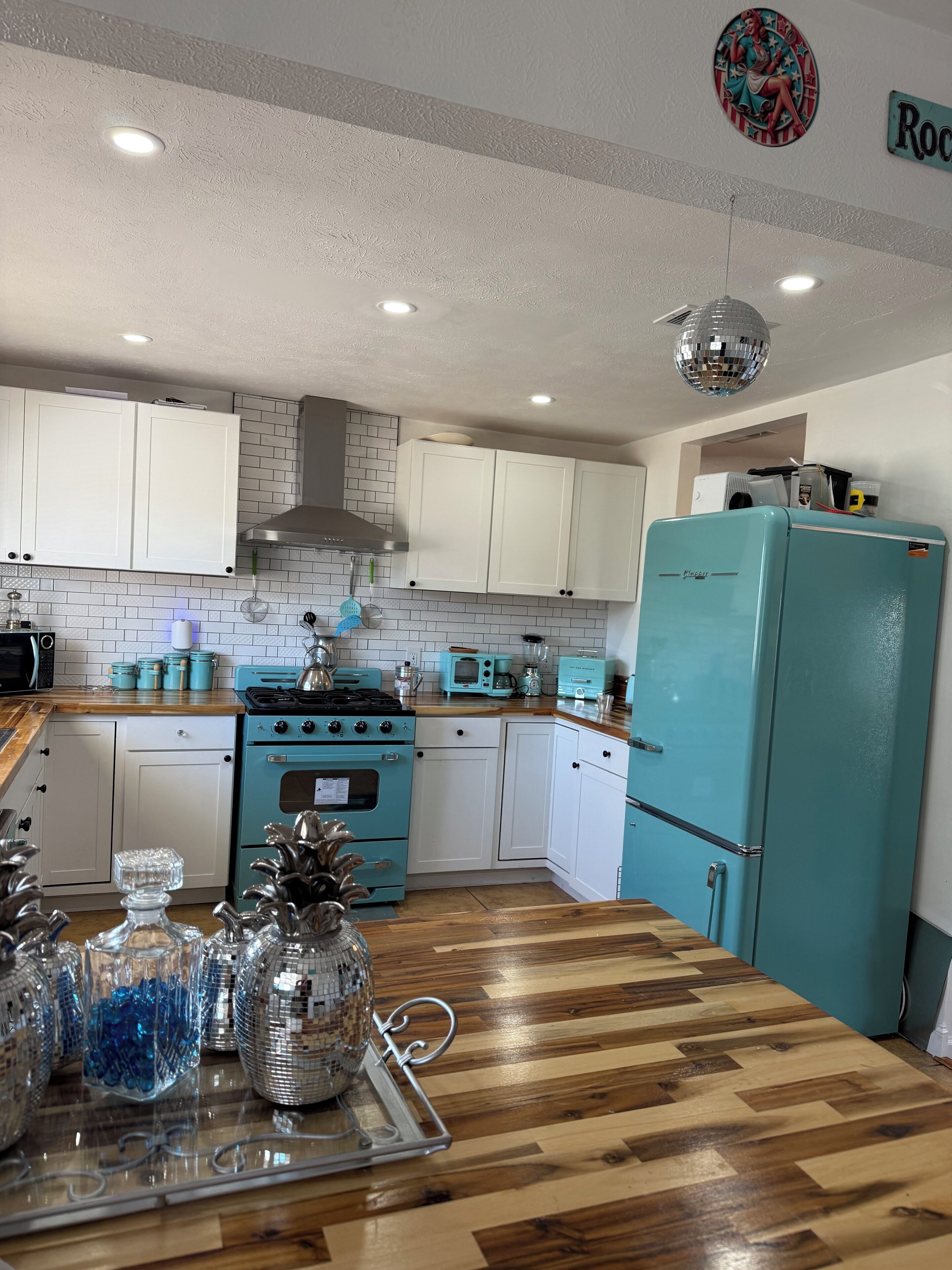 Mikroaaltouuni, uuni, liesi, astianpesukone