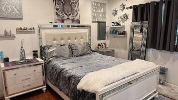 3 bedrooms, iron/ironing board, WiFi, bed sheets