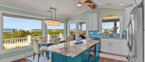 Microondas, horno, placa de cocina, lavavajillas