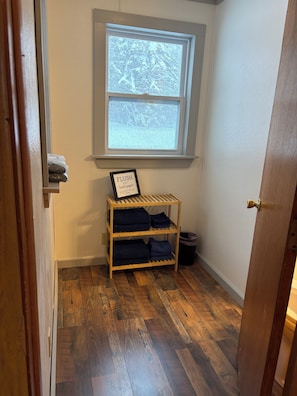 Interior - Ellen Street Retreat-perfect 3 bedroom house close to town and snowmobile trails (Grand Marais)