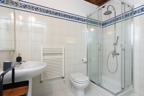 Apartment | Bathroom | Free toiletries - Rental in Rome Santa Margherita Apartment (Rome)