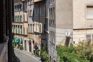 Apartment | Balcony - Rental in Rome Santa Margherita Apartment (Rome)