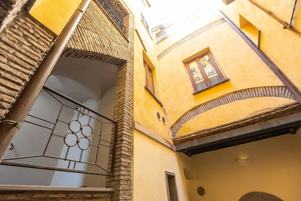 Exterior detail - Rental in Rome Santa Margherita Apartment (Rome)