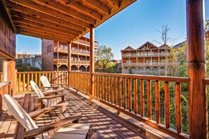 Property grounds - Mountain Bliss: PrivatePool-Theater-Arcade Lounge-Expansive Decks-Hot tub (Sevierville)