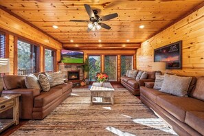Smart TV y chimenea