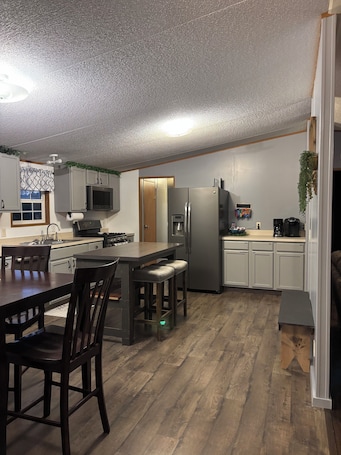 Dining. Beautiful home with pool in Wayne City