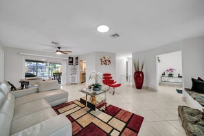 Interior - Beautiful 3-bedroom house with Gulf Access in Cape Coral (Cape Coral)