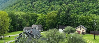 Manor House - a welcoming 5-bedroom getaway on 110 acres in Roaring Branch