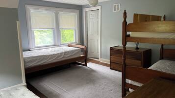 5 Schlafzimmer, Schreibtisch, kostenloses WLAN, Bettwäsche