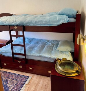 3 عدّة غرف نوم وواي فاي وملاءات أسرّة