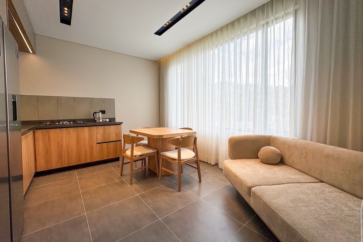 Luxury Apartment, Garden View | Living area