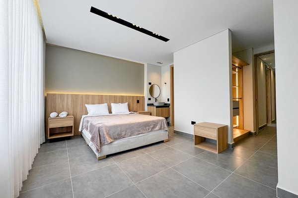 Deluxe Apartment, Garden View | Desk, laptop workspace, blackout drapes, soundproofing