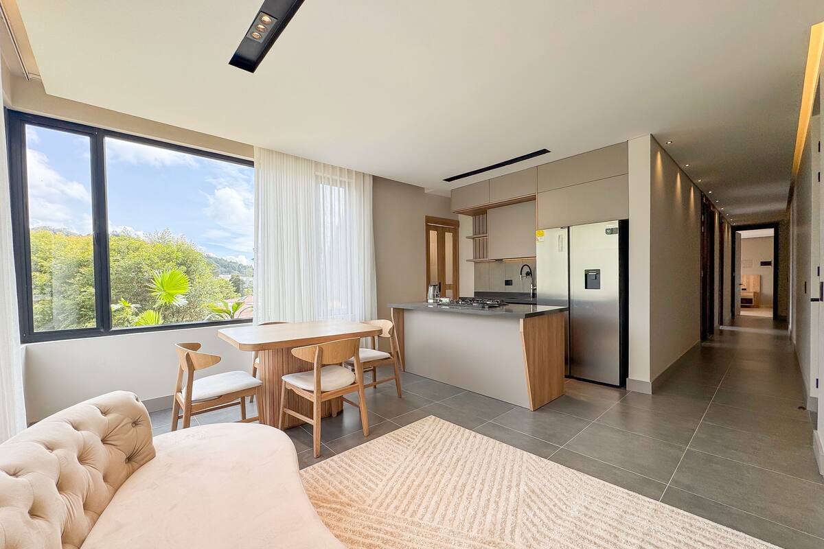 Deluxe Apartment, Garden View | Living area