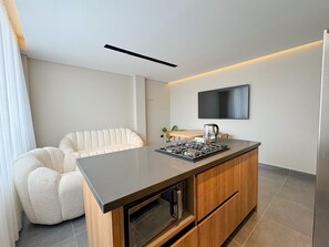 Deluxe Apartment, Garden View | Living area