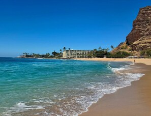 Beach - "SURF SHACK, SUNSETS, SURF & SERENITY"  Gorgeous ocean, mountain & coast view (Waianae)