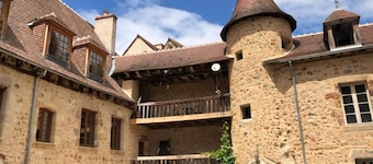Holiday Home 'L'ancien Collège' with Private Pool, Wi-Fi and Air Conditioning