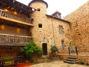 Exterior - Holiday Home 'L'ancien Collège' with Private Pool, Wi-Fi and Air Conditioning (Hérisson)