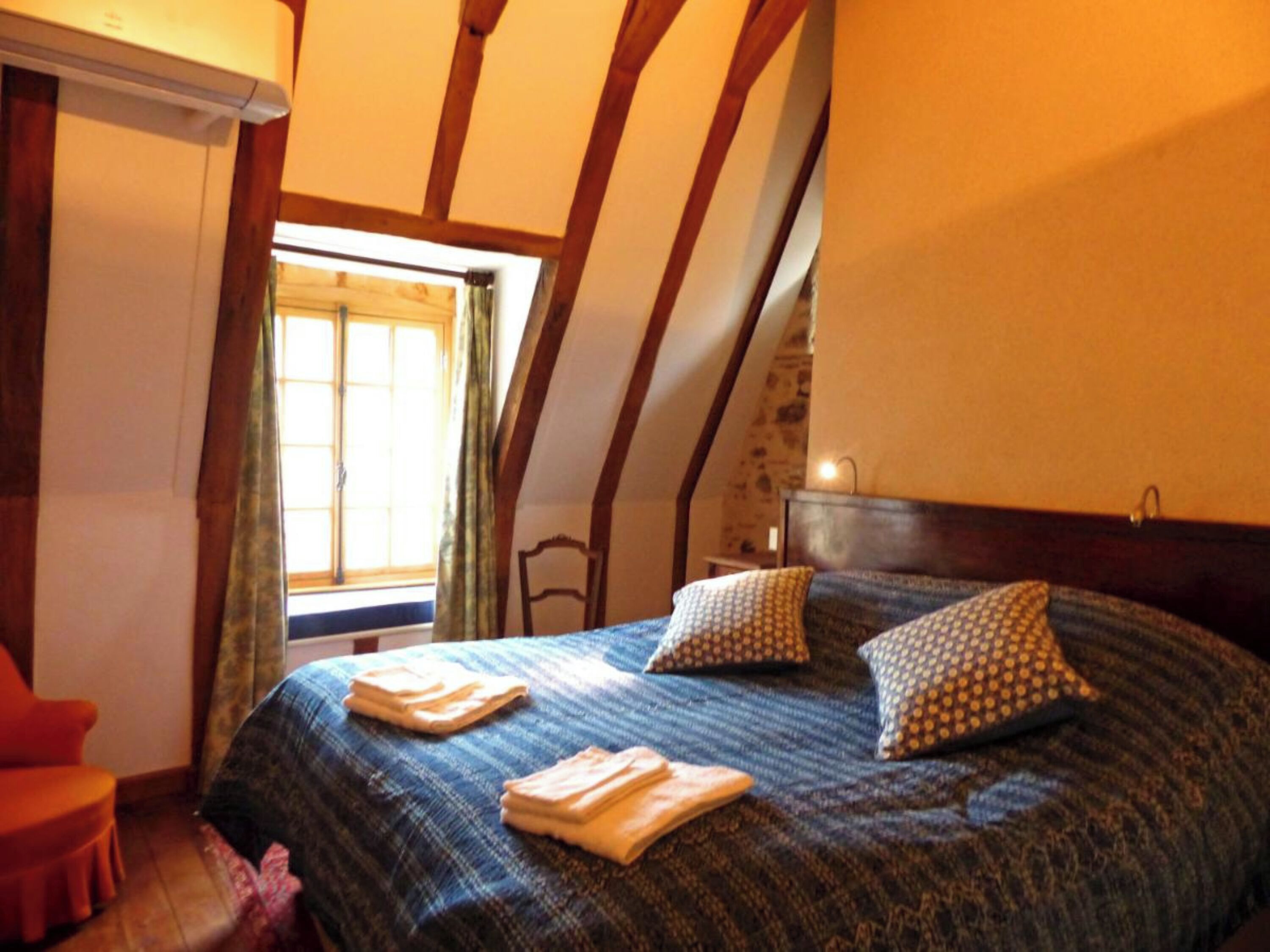 5 chambres, fer et planche à repasser, Wi-Fi, draps fournis