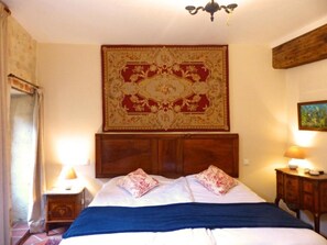5 bedrooms, iron/ironing board, WiFi, bed sheets - Holiday Home 'L'ancien Collège' with Private Pool, Wi-Fi and Air Conditioning (Hérisson)