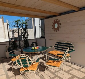 Outdoor dining - Casa Emilia - "Your temporary home" - spacious, cozy and central (Carovigno)